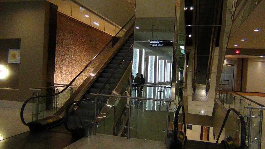 At Elara Vegas Center Strip-no Fees Apart-hotel